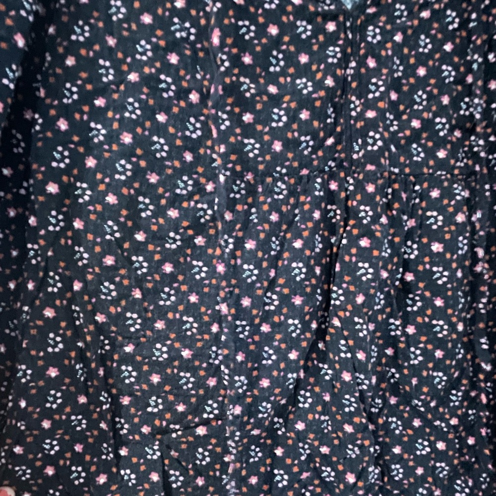 Universal Tread Patterned Top - Picture 3 of 6